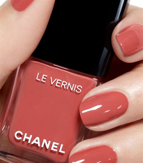 chanel rouge cuir nail